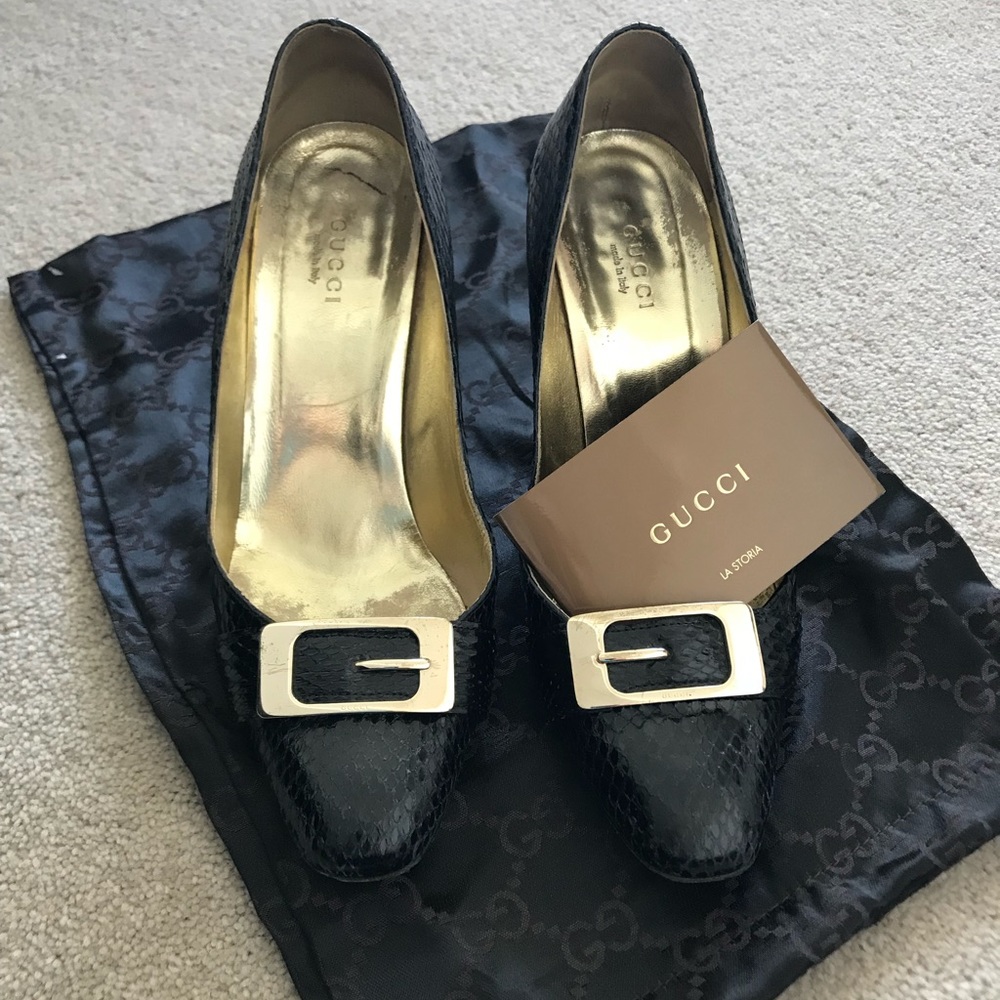 Gucci black snake skin pumps Size 38